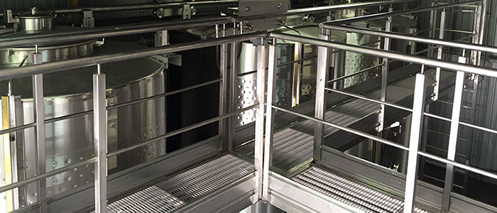 Installateur de Cuve en inox pour la vinification, en Corse - Montier Technologies