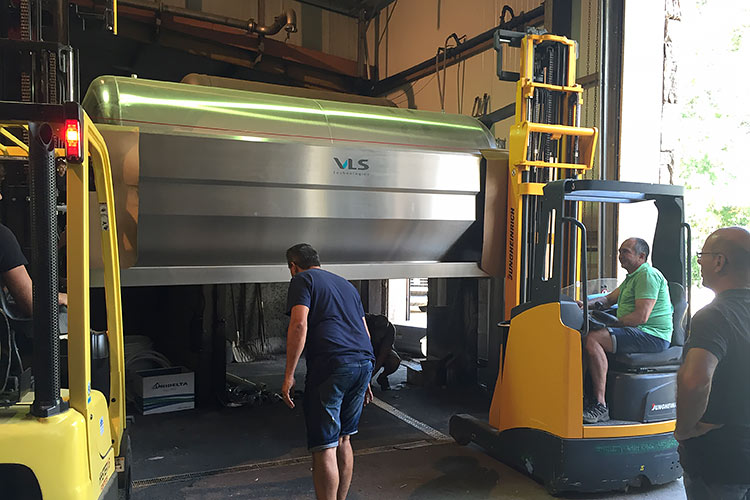 Cuves et passerelles en inox réalisé par Montier Technologies-Matériel Vinicole en Corse