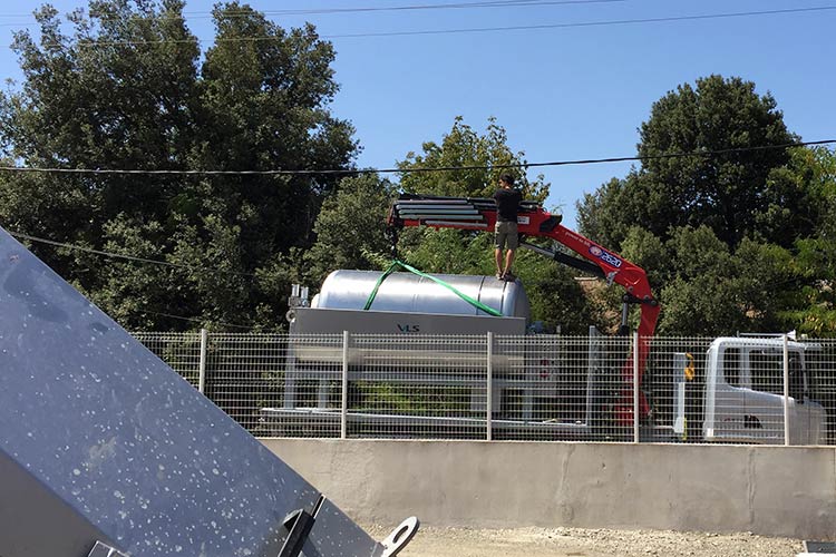 Cuves et passerelles en inox réalisé par Montier Technologies-Matériel Vinicole en Corse